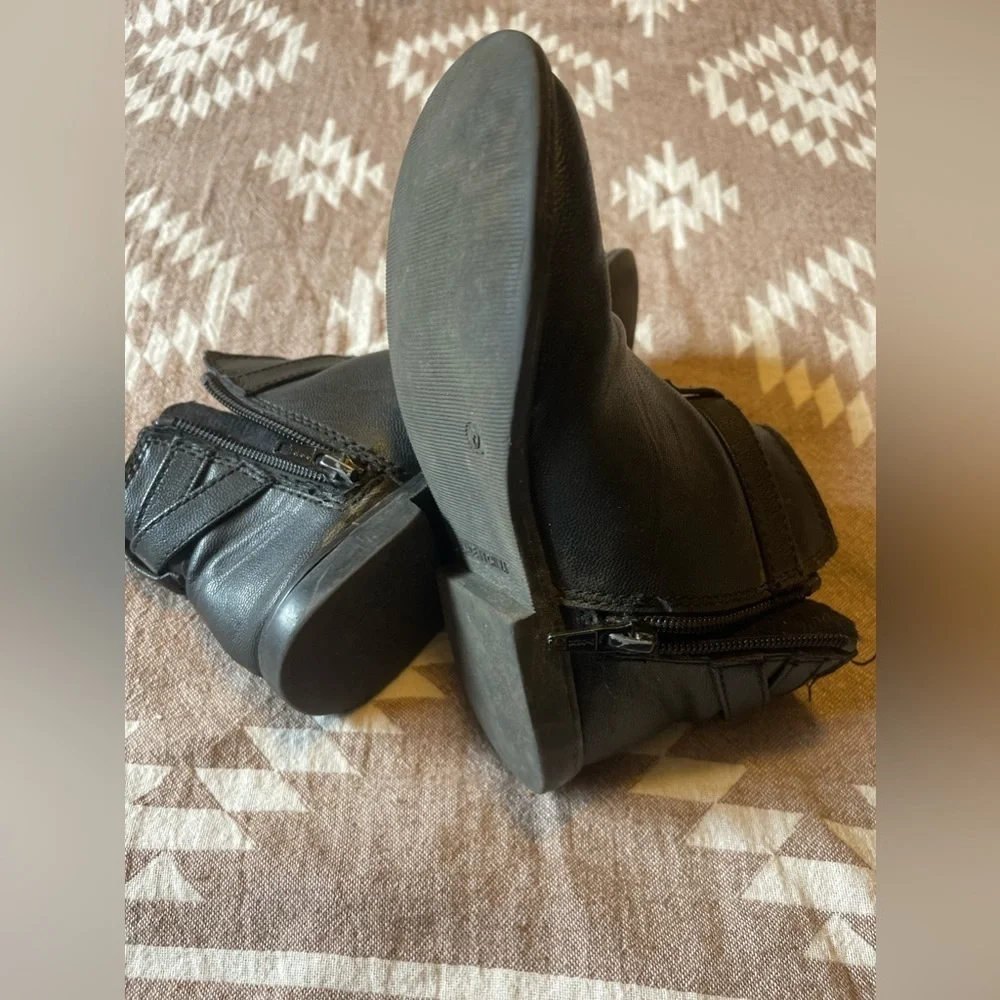 GAP Ankle boots black with buckle girls Size 12 5/$20